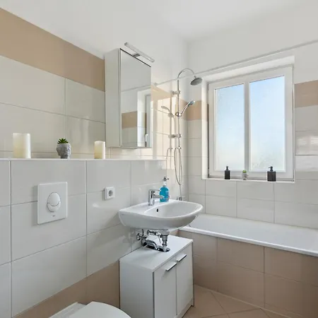 Larooms - Ns01 - 2 - 4 Betten - Waschmaschine - Parkplatz Merseburg